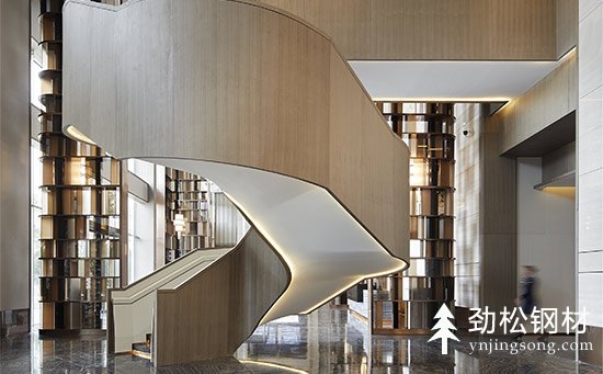 云南昆明圆弧形楼梯设计及尺寸，既美观又大气